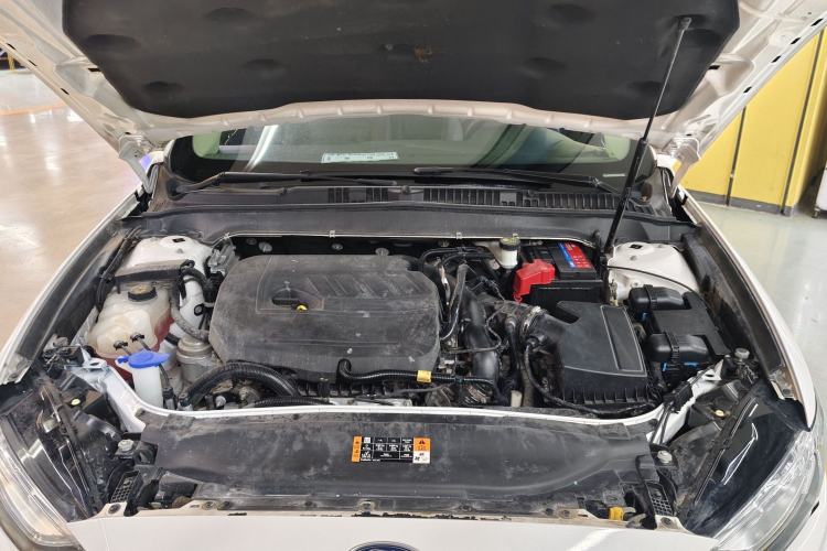Used Ford Mondeo 2018 EcoBoost 180 Smart Control Fashion Model China V Standard Engine Bay