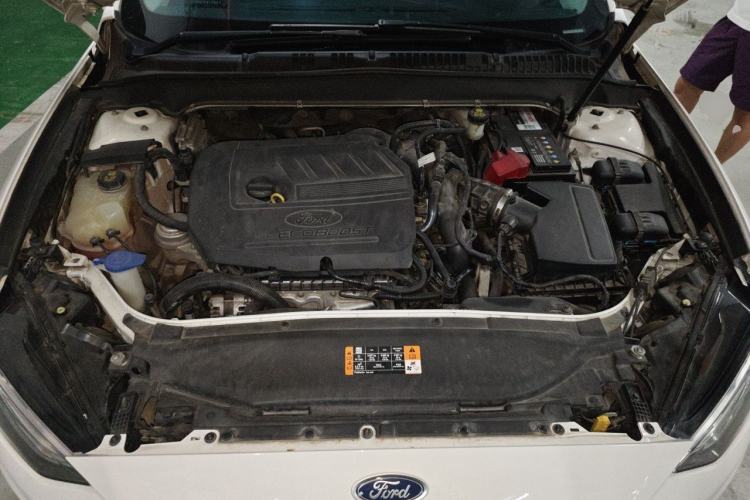 Used Ford Mondeo 2018 EcoBoost 180 Smart Control Fashion Model China VI Standard Engine Bay