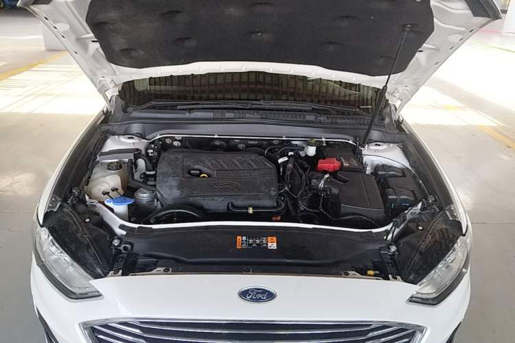 Used Ford Mondeo 2018 EcoBoost 180 Smart Control Fashion Model China VI Standard Engine Bay