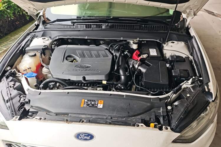 Used Ford Mondeo 2018 EcoBoost 180 Smart Control Fashion Model China V Standard Engine Bay