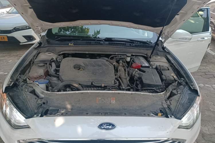 Used Ford Mondeo 2018 EcoBoost 180 Smart Control Fashion Model China VI Standard Engine Bay
