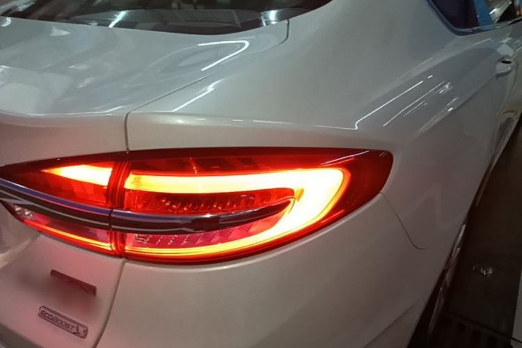 Used Ford Mondeo 2018 EcoBoost 200 Stylish Model Exterior 3