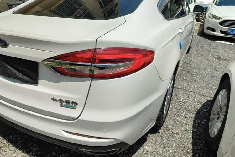 Used Ford Mondeo 2018 EcoBoost 180 Smart Control Fashion Model China V Standard Exterior 3