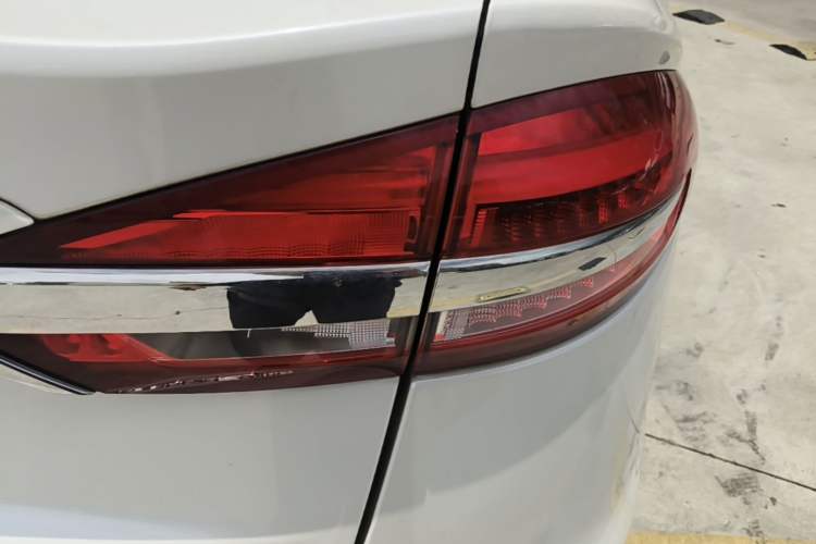 Used Ford Mondeo 2018 EcoBoost 180 Smart Control Fashion Model China VI Standard Exterior 3