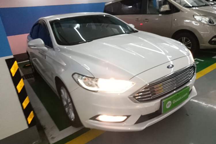 Used Ford Mondeo 2018 EcoBoost 200 Stylish Model Front Right 45 Deg