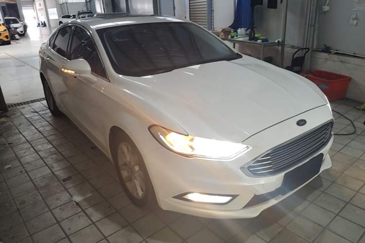Used Ford Mondeo 2018 EcoBoost 180 Fashion Edition Front Right 45 Deg
