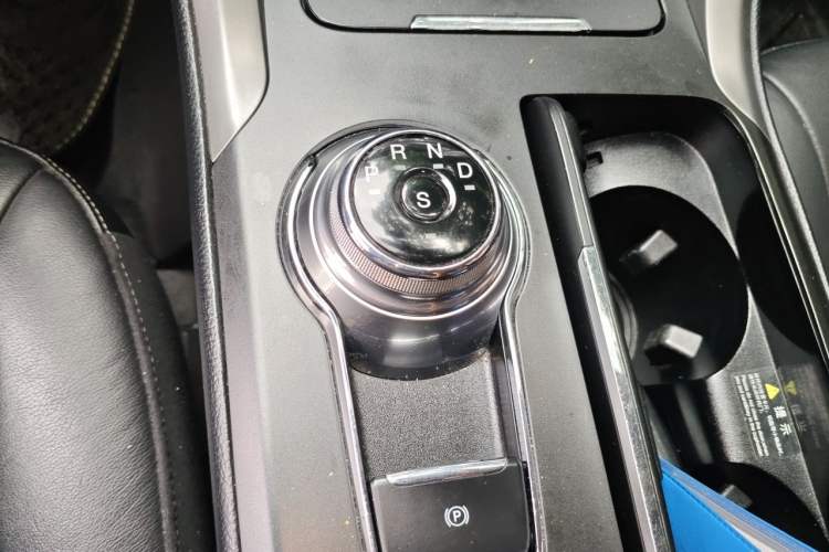 Used Ford Mondeo 2018 EcoBoost 180 Fashion Edition Gear Lever