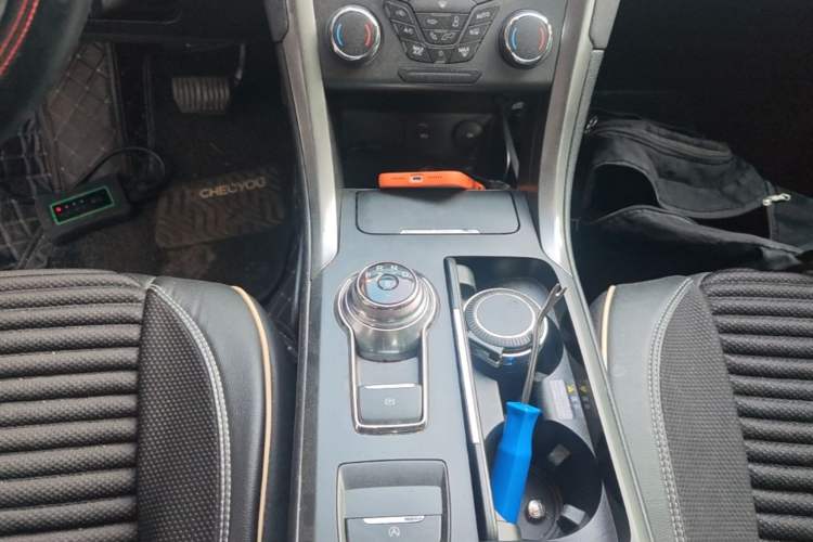 Used Ford Mondeo 2018 EcoBoost 180 Smart Control Fashion Model China VI Standard Gear Lever