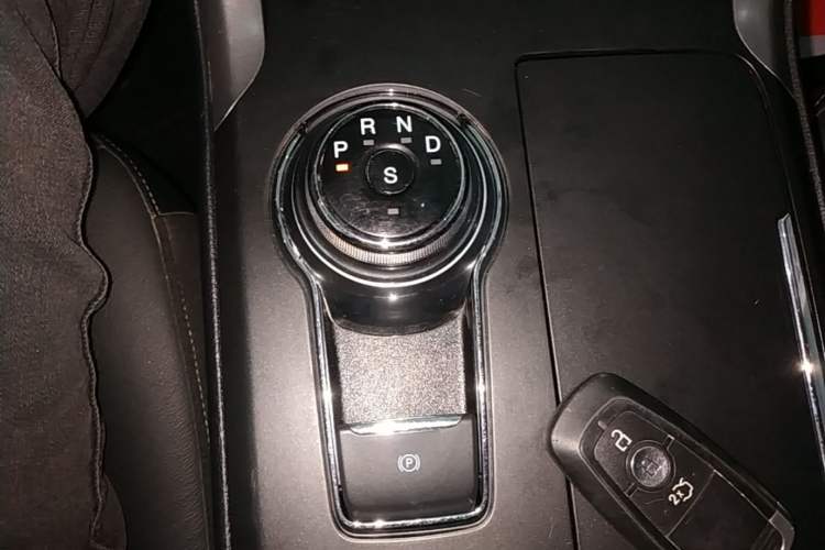 Used Ford Mondeo 2018 EcoBoost 180 Fashion Edition Gear Lever