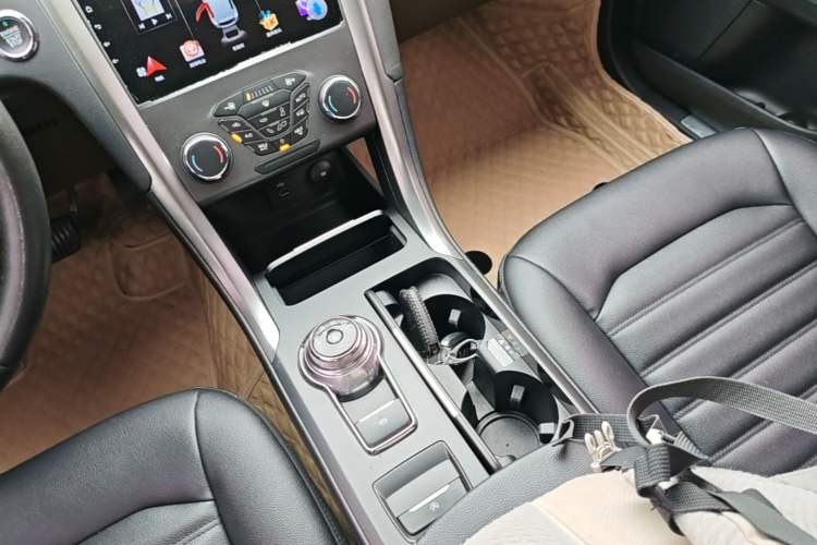 Used Ford Mondeo 2018 EcoBoost 180 Smart Control Fashion Model China VI Standard Gear Lever