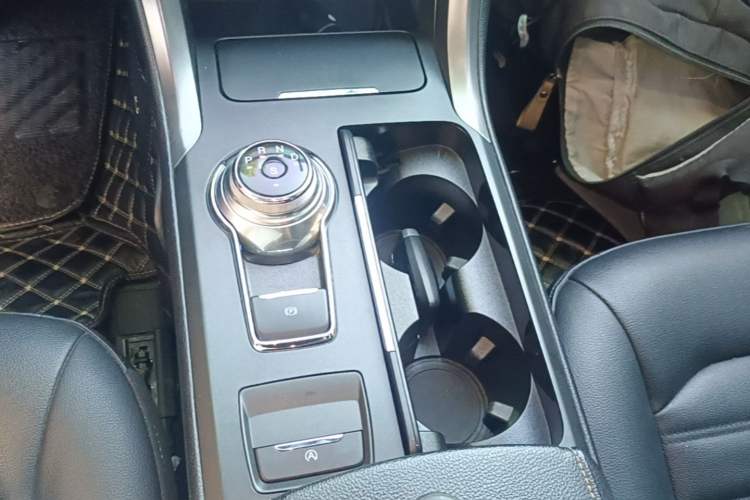 Used Ford Mondeo 2018 EcoBoost 180 Fashion Edition Gear Lever