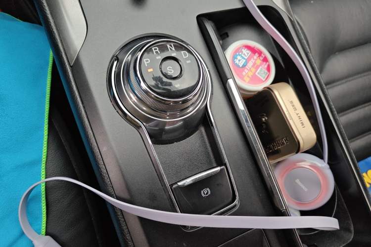 Used Ford Mondeo 2018 EcoBoost 200 Stylish Model Gear Lever