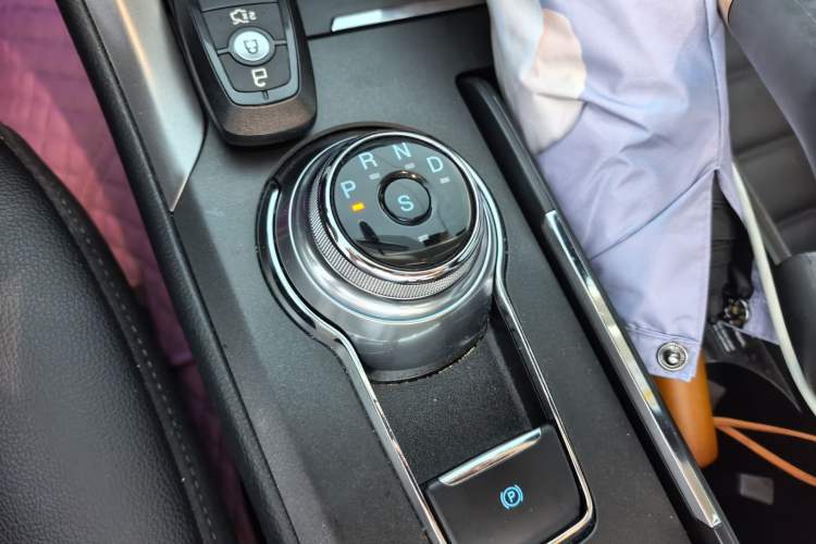 Used Ford Mondeo 2018 EcoBoost 180 Smart Control Fashion Model China V Standard Gear Lever