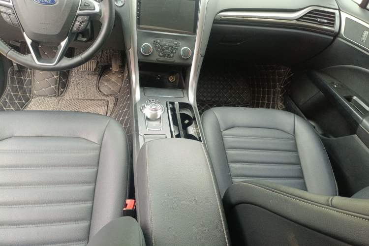Used Ford Mondeo 2018 EcoBoost 180 Smart Control Fashion Model China VI Standard Gear Lever