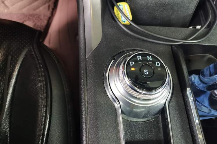 Used Ford Mondeo 2018 EcoBoost 180 Smart Control Fashion Model China VI Standard Gear Lever