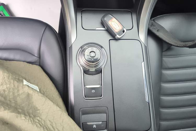 Used Ford Mondeo 2018 EcoBoost 180 Fashion Edition Gear Lever