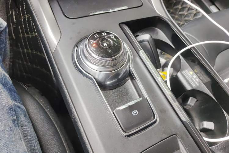 Used Ford Mondeo 2018 EcoBoost 180 Fashion Edition Gear Lever