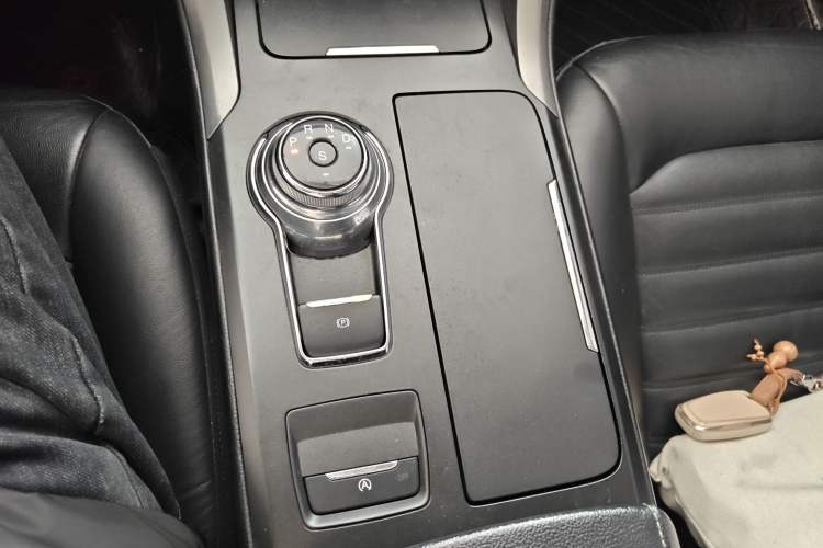 Used Ford Mondeo 2018 EcoBoost 180 Fashion Edition Gear Lever