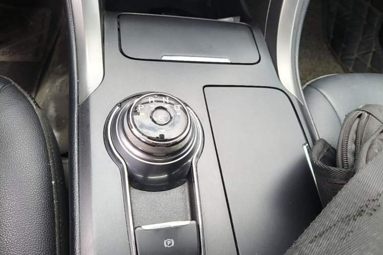 Used Ford Mondeo 2018 EcoBoost 180 Smart Control Fashion Model China VI Standard Gear Lever