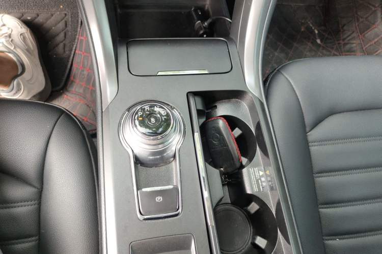 Used Ford Mondeo 2018 EcoBoost 200 Smart Control Fashion Model China V Standard Gear Lever