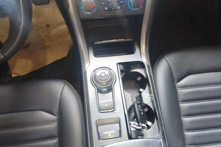 Used Ford Mondeo 2018 EcoBoost 180 Smart Control Fashion Model China VI Standard Gear Lever