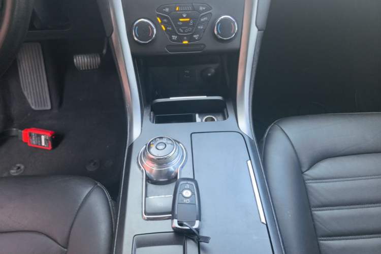 Used Ford Mondeo 2018 EcoBoost 180 Fashion Edition Gear Lever