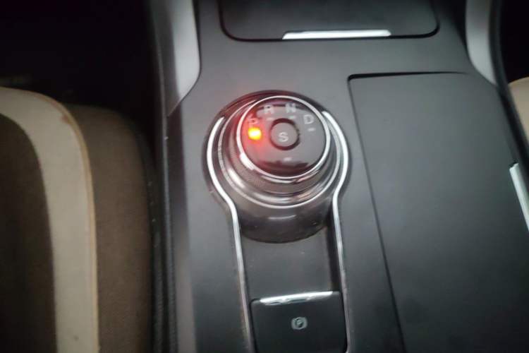 Used Ford Mondeo 2018 EcoBoost 200 Smart Control Fashion Model China V Standard Gear Lever