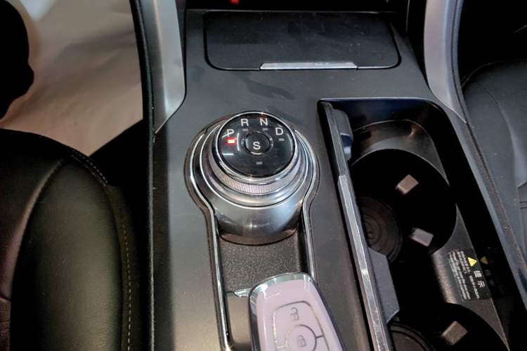 Used Ford Mondeo 2018 EcoBoost 180 Fashion Edition Gear Lever