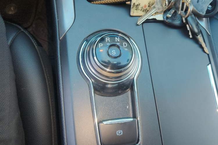 Used Ford Mondeo 2018 EcoBoost 180 Fashion Edition Gear Lever