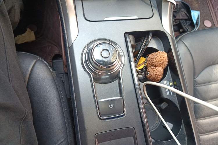 Used Ford Mondeo 2018 EcoBoost 180 Fashion Edition Gear Lever