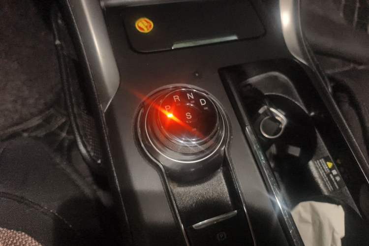 Used Ford Mondeo 2018 EcoBoost 180 Fashion Edition Gear Lever