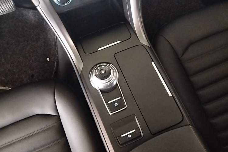 Used Ford Mondeo 2018 EcoBoost 180 Smart Control Fashion Model China VI Standard Gear Lever