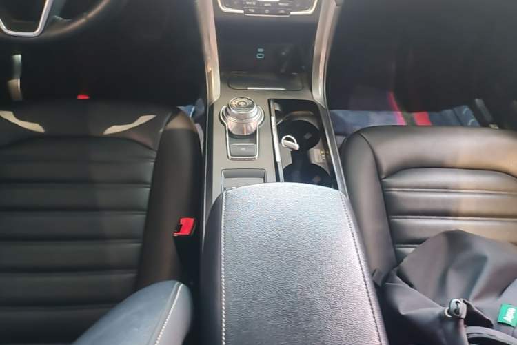 Used Ford Mondeo 2018 EcoBoost 200 Smart Control Fashion Model China VI Standard Gear Lever