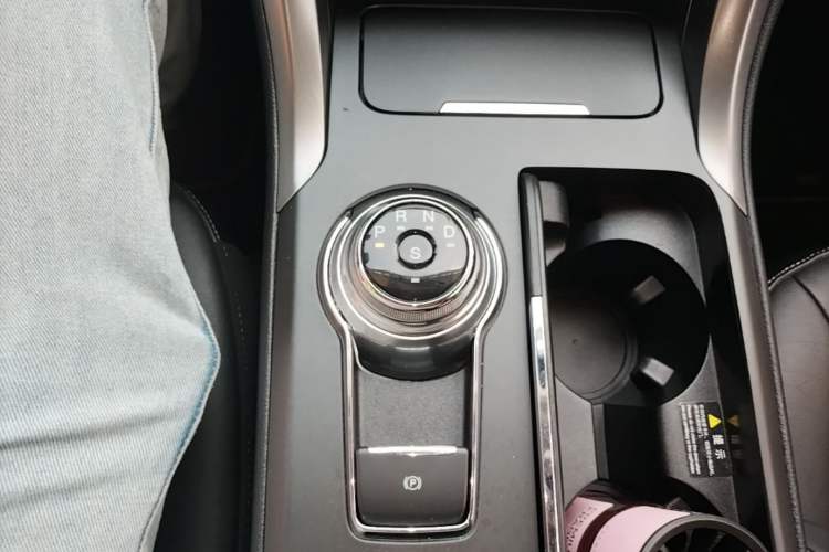 Used Ford Mondeo 2018 EcoBoost 180 Fashion Edition Gear Lever