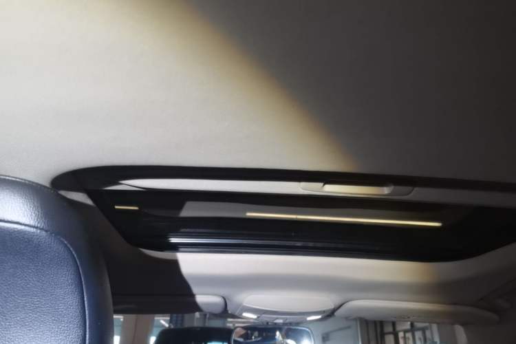 Used Ford Mondeo 2018 EcoBoost 180 Fashion Edition Headliner