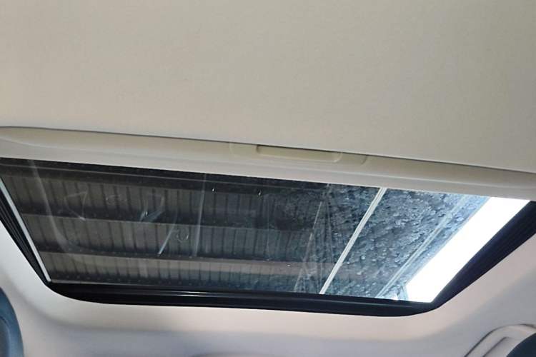 Used Ford Mondeo 2018 EcoBoost 200 Smart Control Luxury Model China VI Standard Headliner