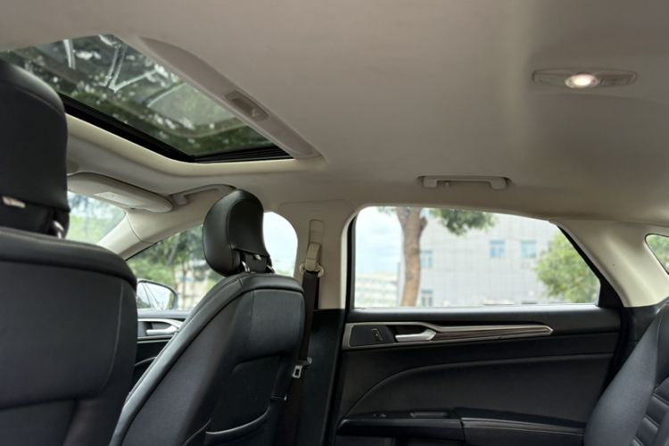 Used Ford Mondeo 2018 EcoBoost 200 Smart Control Fashion Model China VI Standard Headliner