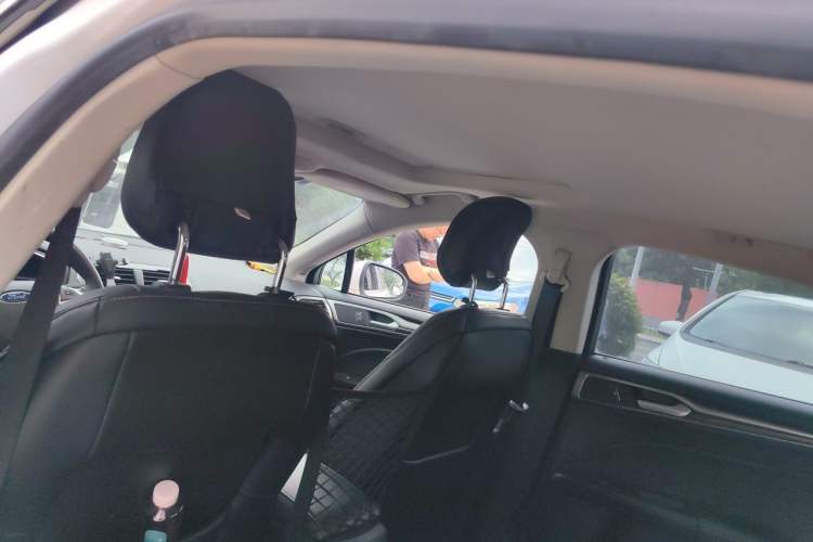 Used Ford Mondeo 2018 EcoBoost 200 Smart Control Luxury Model China VI Standard Headliner