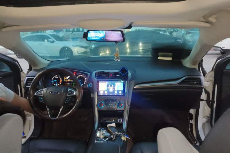 Used Ford Mondeo 2018 EcoBoost 180 Fashion Edition Headliner