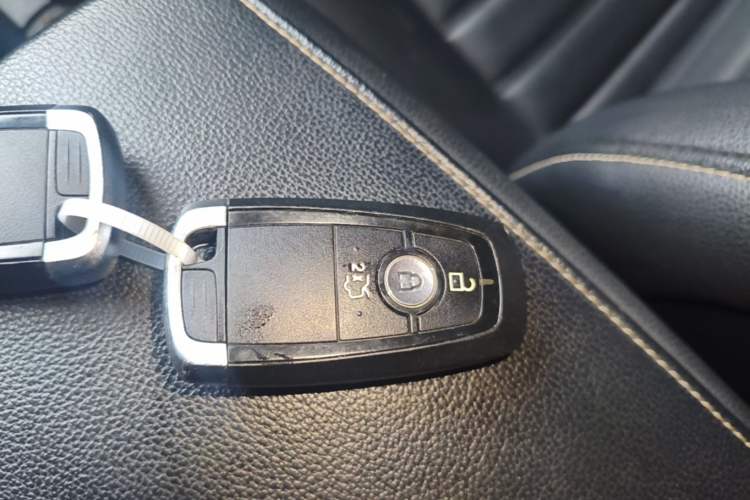 Used Ford Mondeo 2018 EcoBoost 180 Smart Control Fashion Model China VI Standard Interior 1