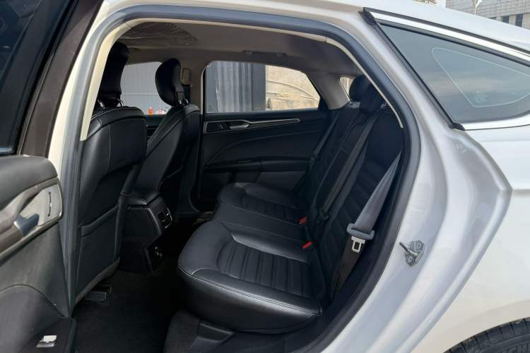 Used Ford Mondeo 2018 EcoBoost 180 Fashion Edition Interior 2