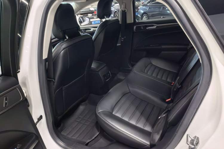 Used Ford Mondeo 2018 EcoBoost 180 Fashion Edition Interior 2