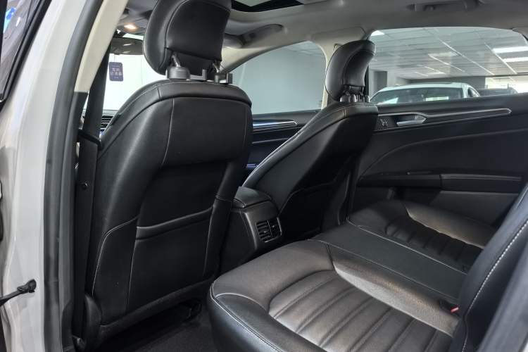Used Ford Mondeo 2018 EcoBoost 180 Smart Control Fashion Model China V Standard Interior 2