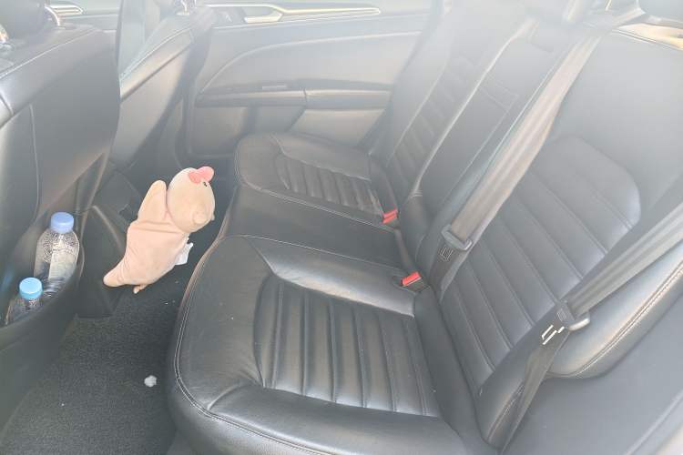 Used Ford Mondeo 2018 EcoBoost 180 Luxury Model Interior 2