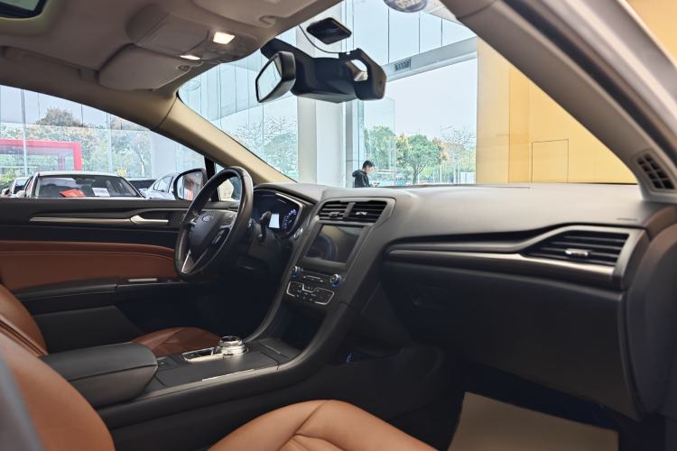 Used Ford Mondeo 2018 EcoBoost 180 Cognac Special Edition Interior 2