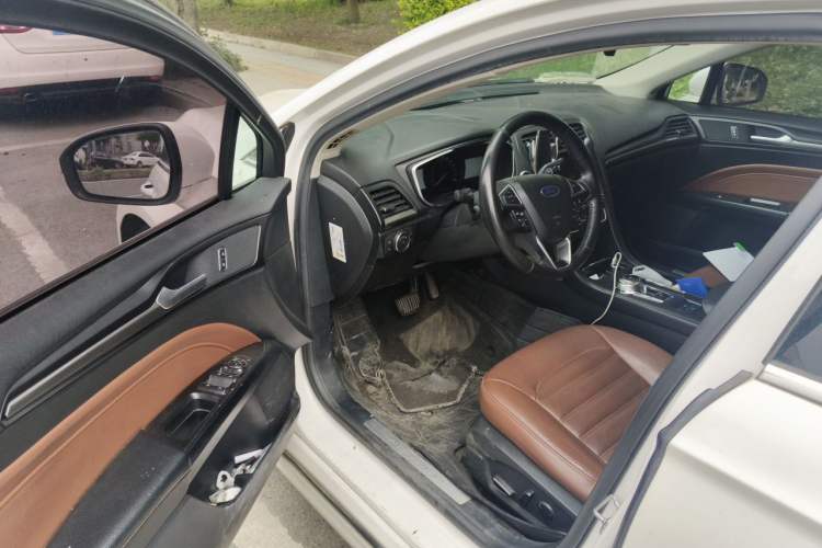 Used Ford Mondeo 2018 EcoBoost 180 Cognac Special Edition Interior 3