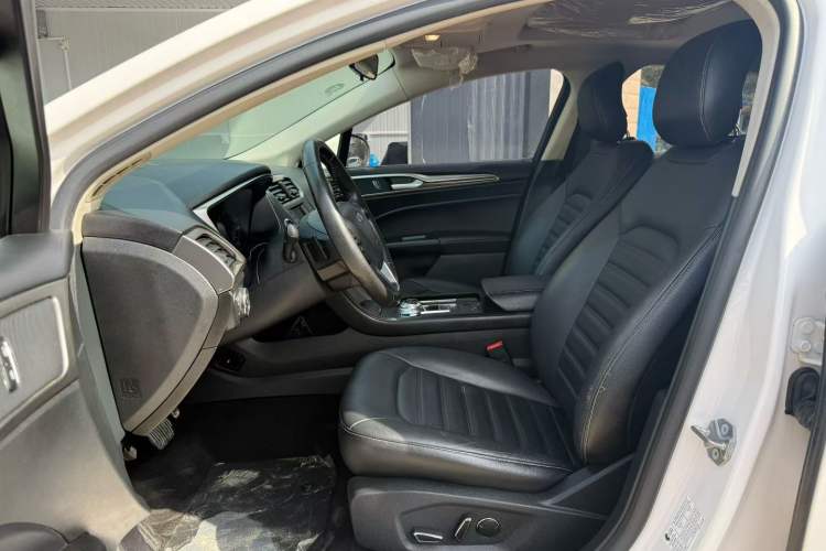 Used Ford Mondeo 2018 EcoBoost 180 Fashion Edition Interior 3