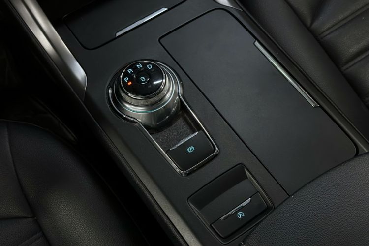 Used Ford Mondeo 2018 EcoBoost 200 Smart Control Fashion Model China V Standard Interior 4