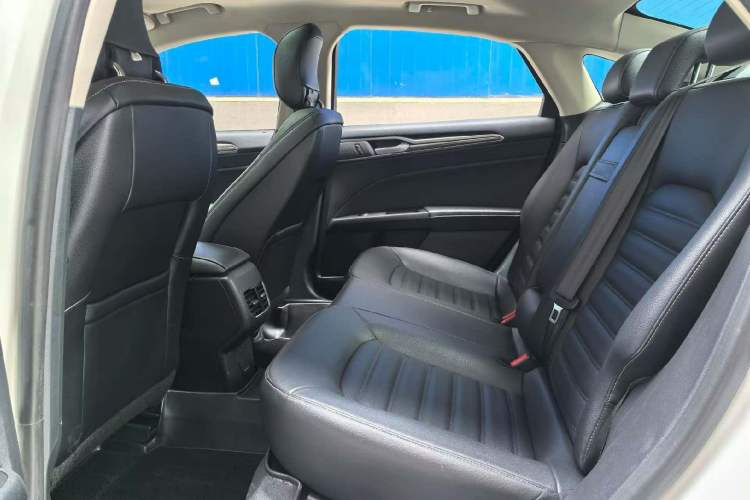 Used Ford Mondeo 2018 EcoBoost 180 Smart Control Fashion Model China V Standard Interior 4