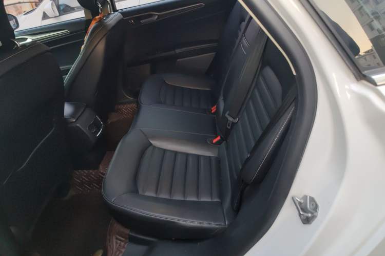 Used Ford Mondeo 2018 EcoBoost 200 Smart Control Fashion Model China VI Standard Interior 4